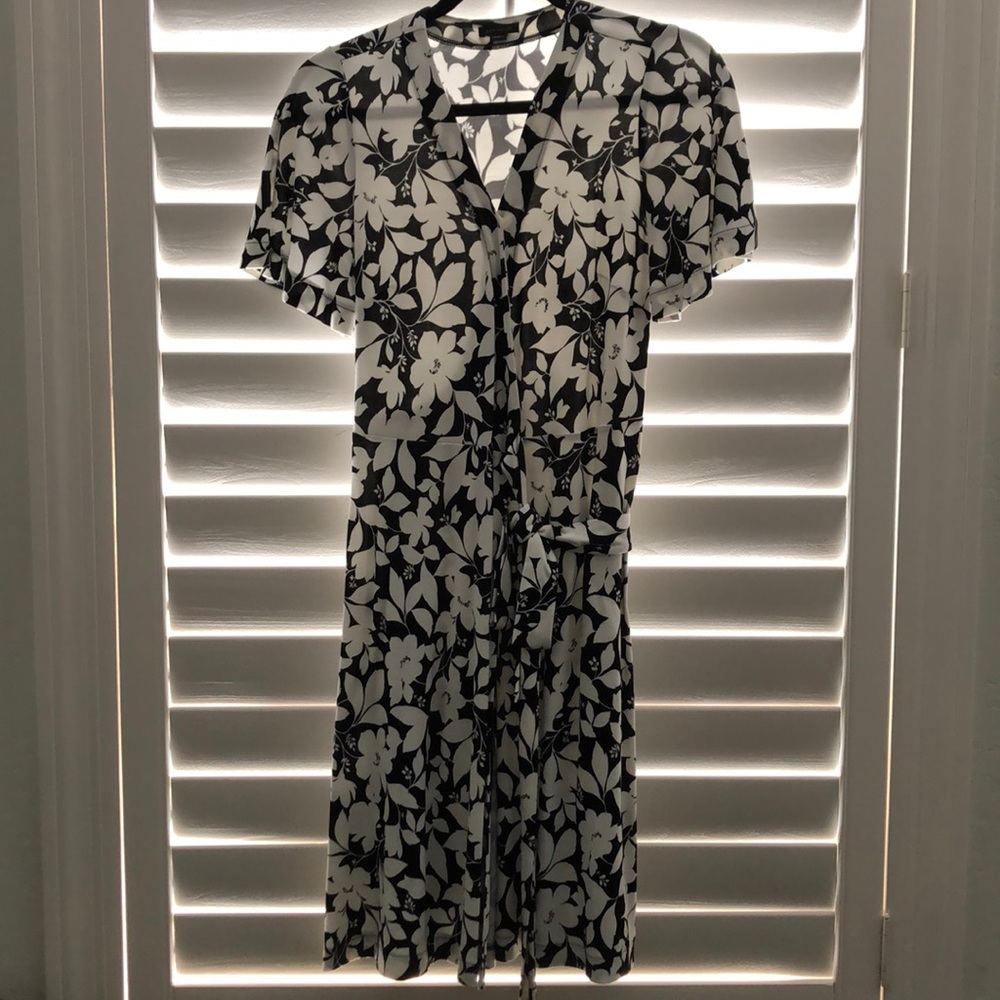 Ann Taylor Size 0 Floral Wrap Dress